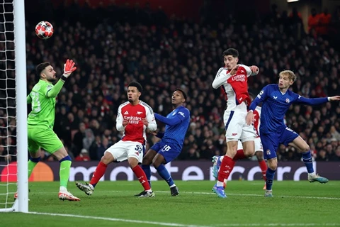 10 مباريات دون أهداف من الكرات الثابتة.. لماذا فقد أرسنال أهم أسلحته الهجومية؟